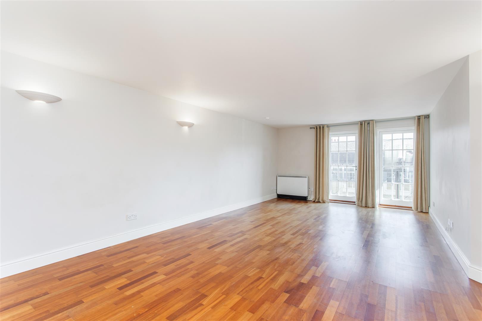 2 bed property in Hanover Place, Mile End